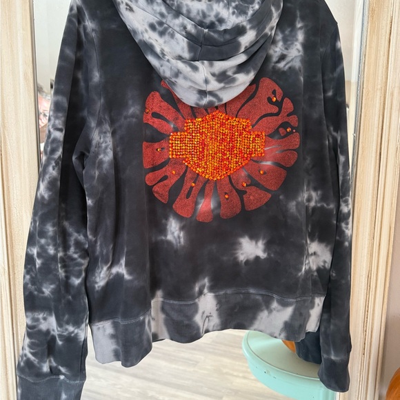 Tie-D - Picture 5 of 9